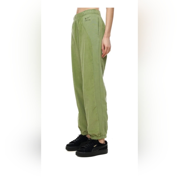Nike Women's Air High-waisted Corduroy Fleece Trousers - Large - DQ6926-… - Picture 9 of 15